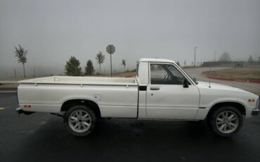 Toyota-pickup-1981-white-6