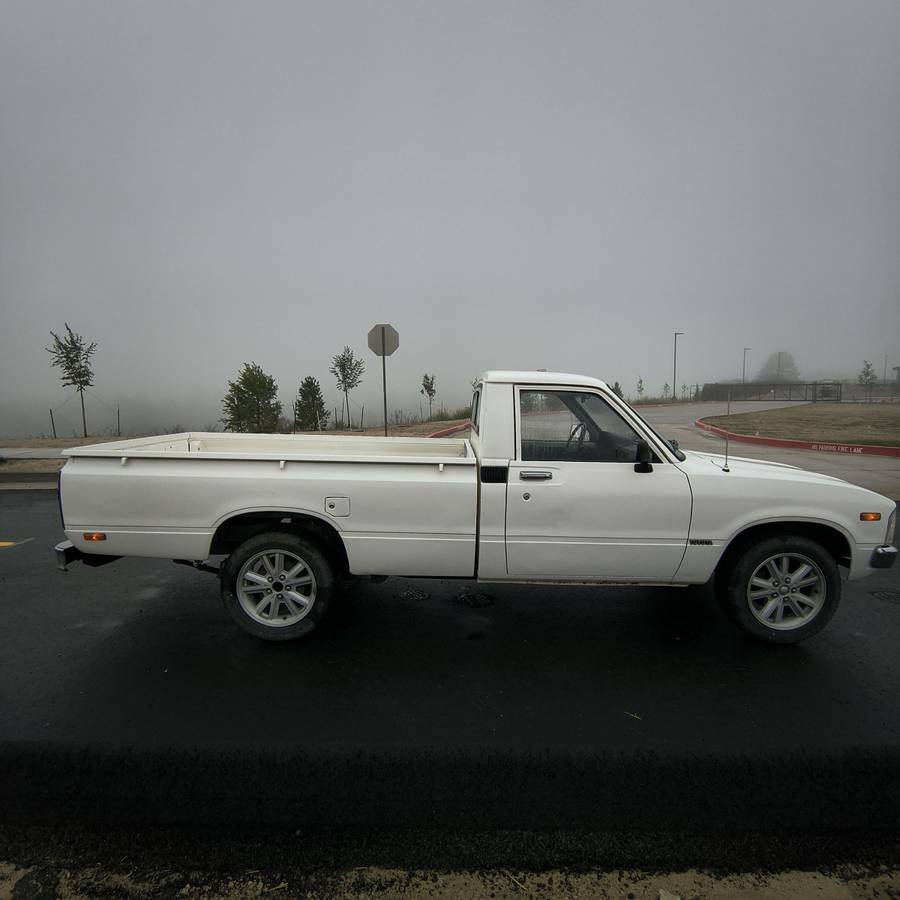 Toyota-pickup-1981-white-6