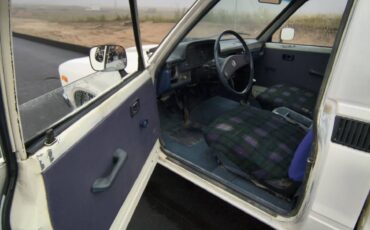 Toyota-pickup-1981-white-9