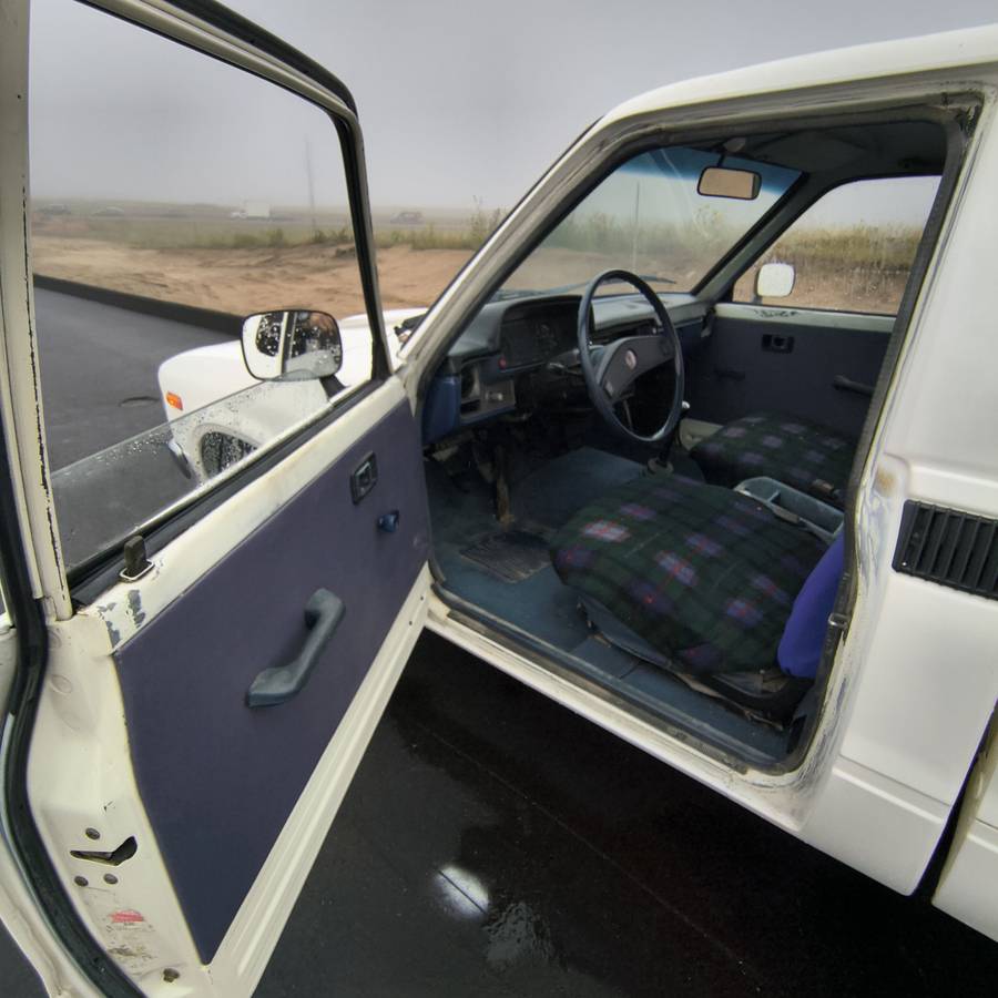 Toyota-pickup-1981-white-9