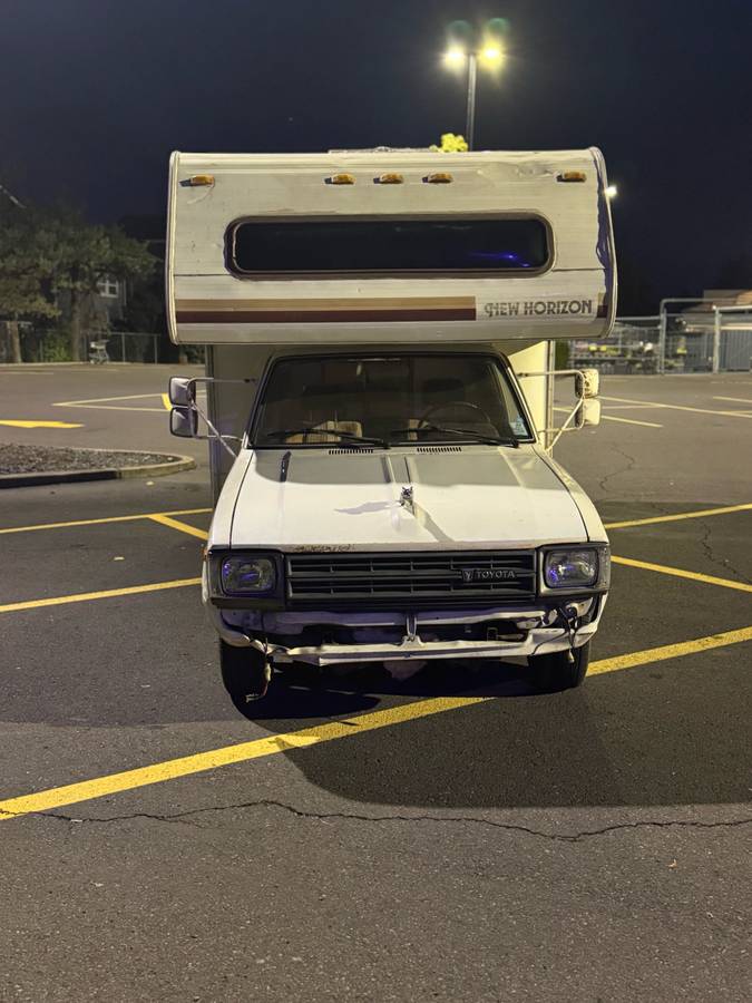 Toyota-pickup-1983-2