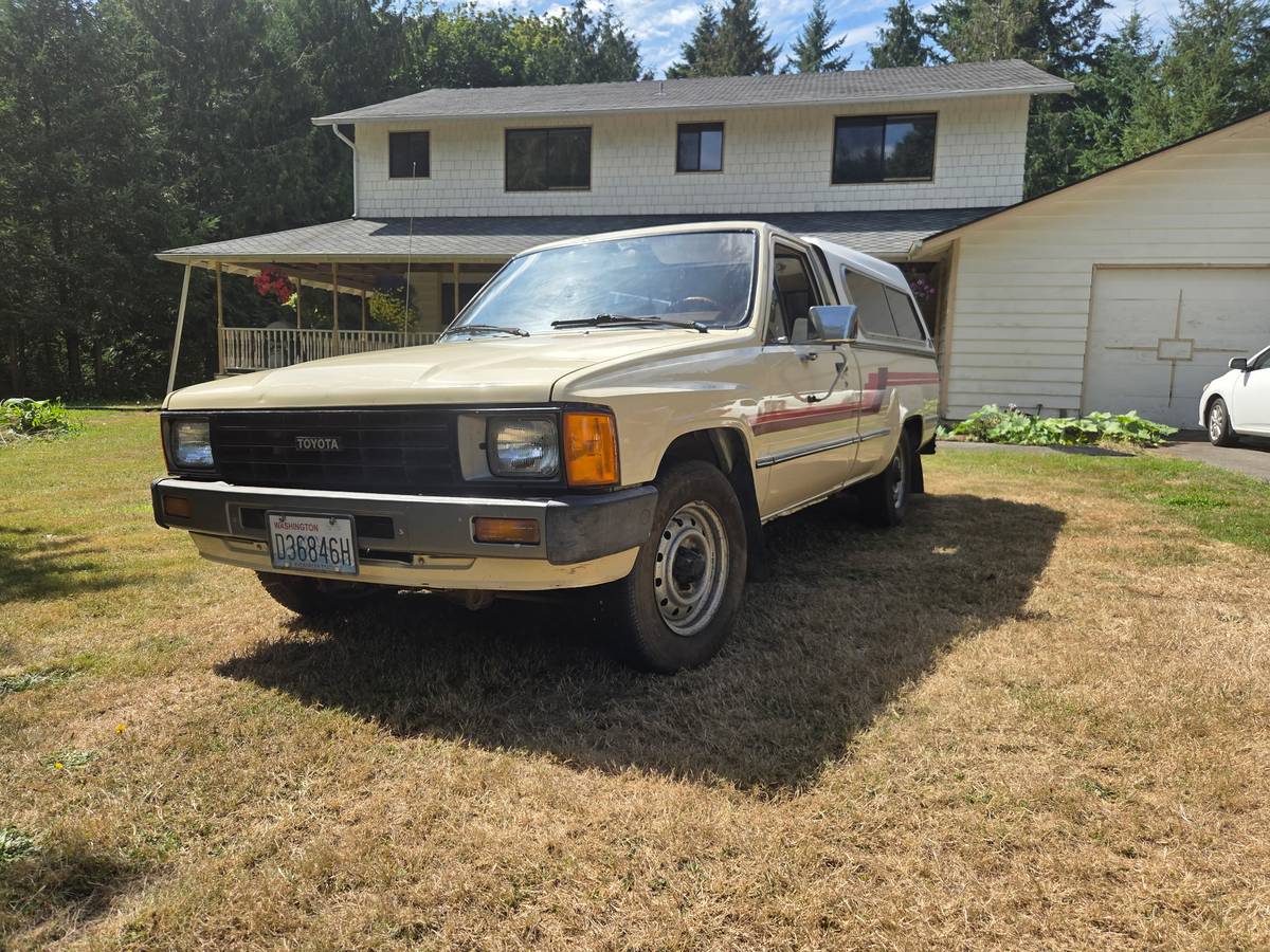 Toyota-pickup-1984-1