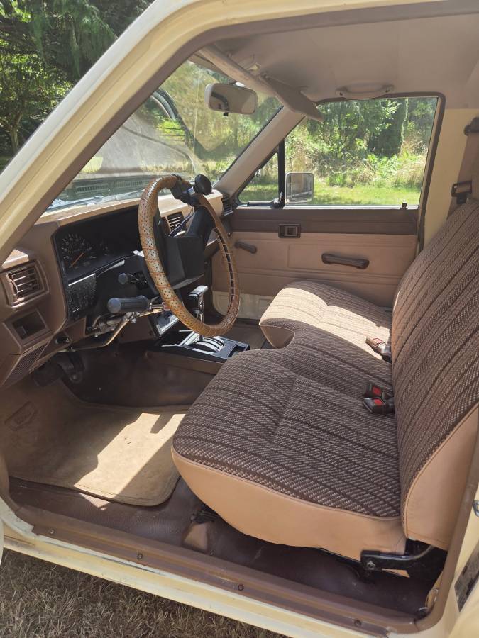 Toyota-pickup-1984-2