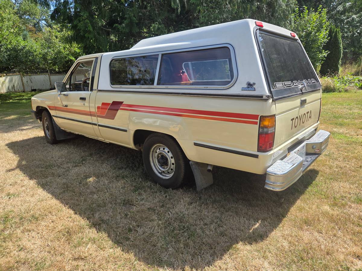 Toyota-pickup-1984-3