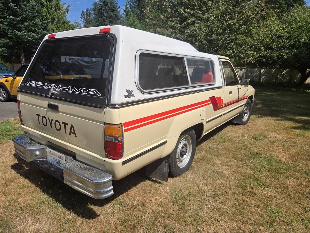 Toyota-pickup-1984-4