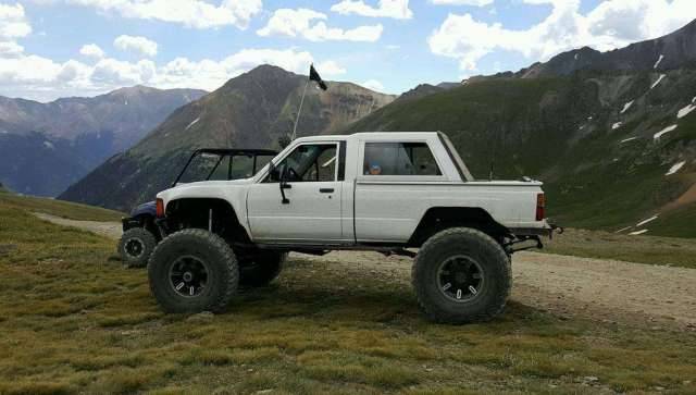 Toyota-pickup-1985-white-12
