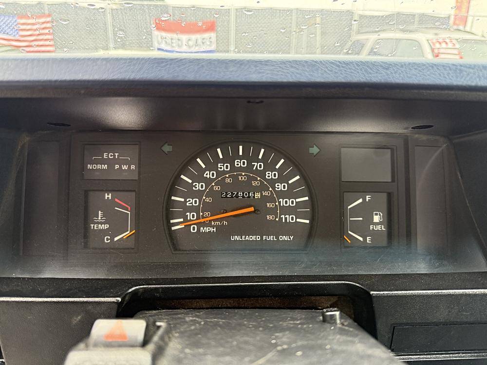 Toyota-pickup-1986-black-11