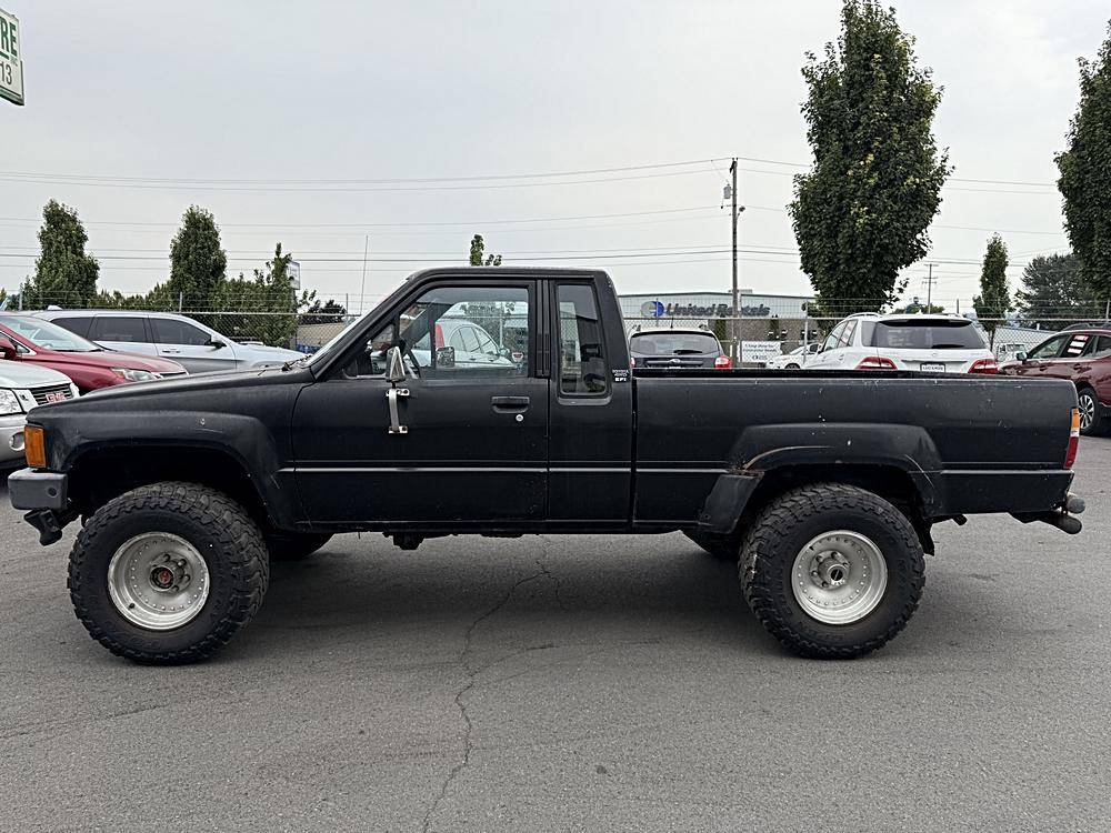 Toyota-pickup-1986-black-19