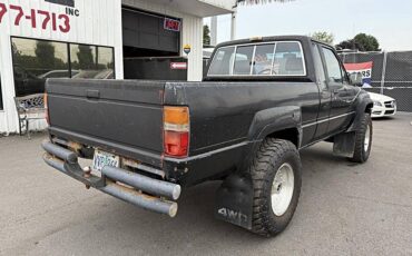 Toyota-pickup-1986-black-20