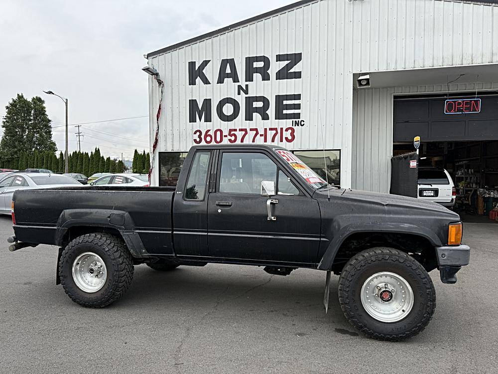 Toyota-pickup-1986-black-34
