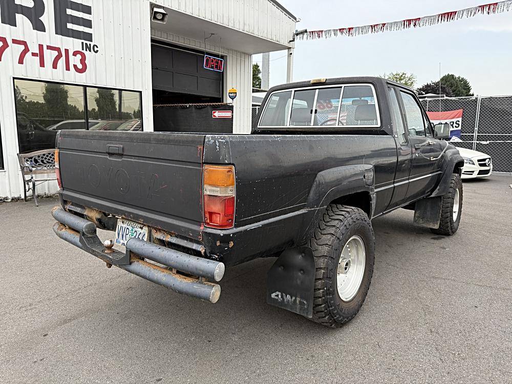 Toyota-pickup-1986-black-4