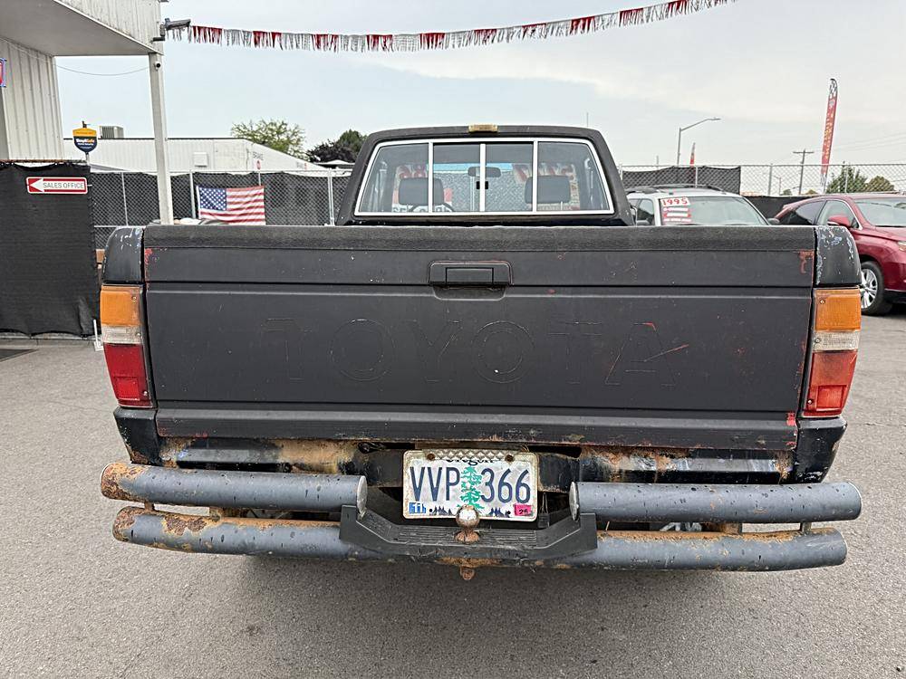 Toyota-pickup-1986-black-5