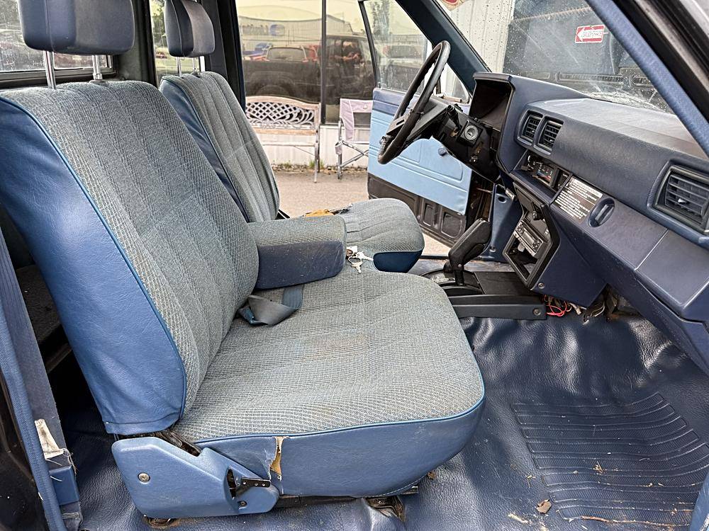 Toyota-pickup-1986-black-62