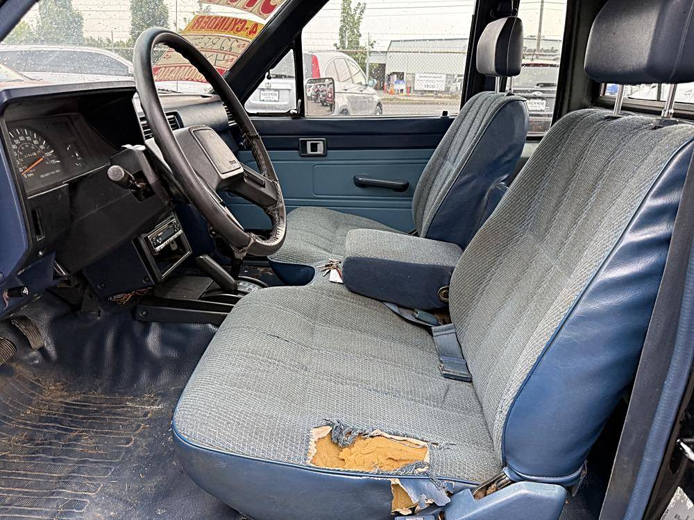Toyota-pickup-1986-black-9