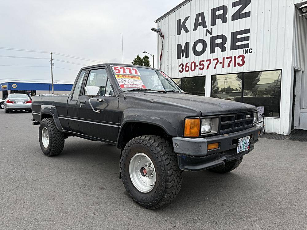 Toyota-pickup-1986-black