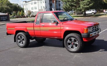Toyota-pickup-1986-red-1