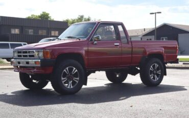 Toyota-pickup-1986-red-10