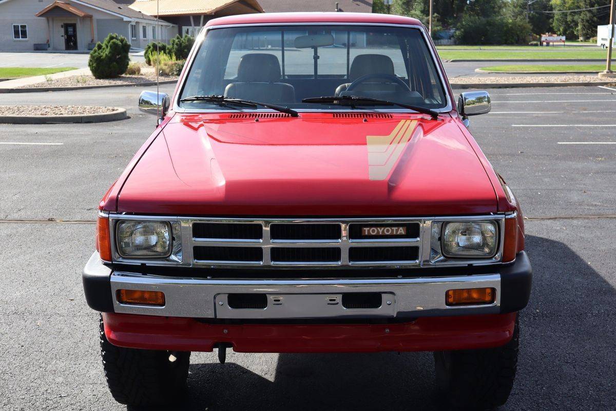 Toyota-pickup-1986-red-11