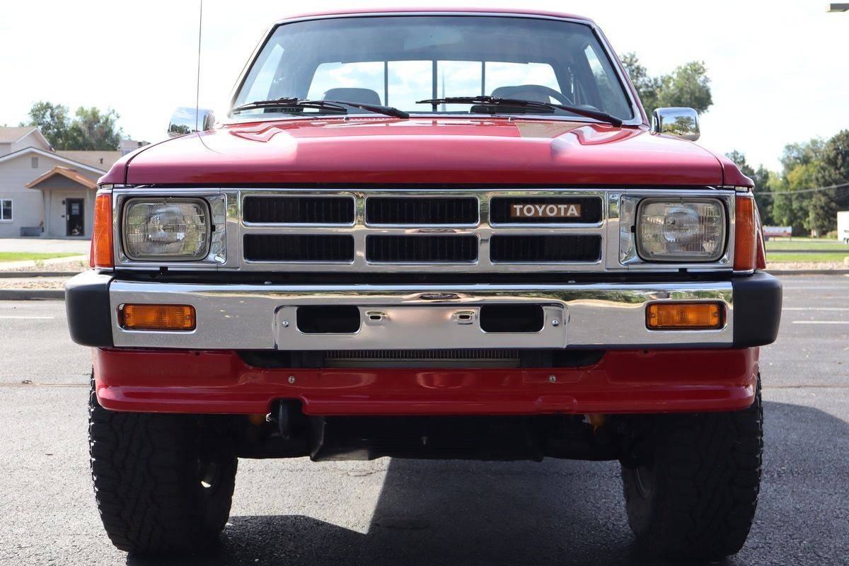 Toyota-pickup-1986-red-12