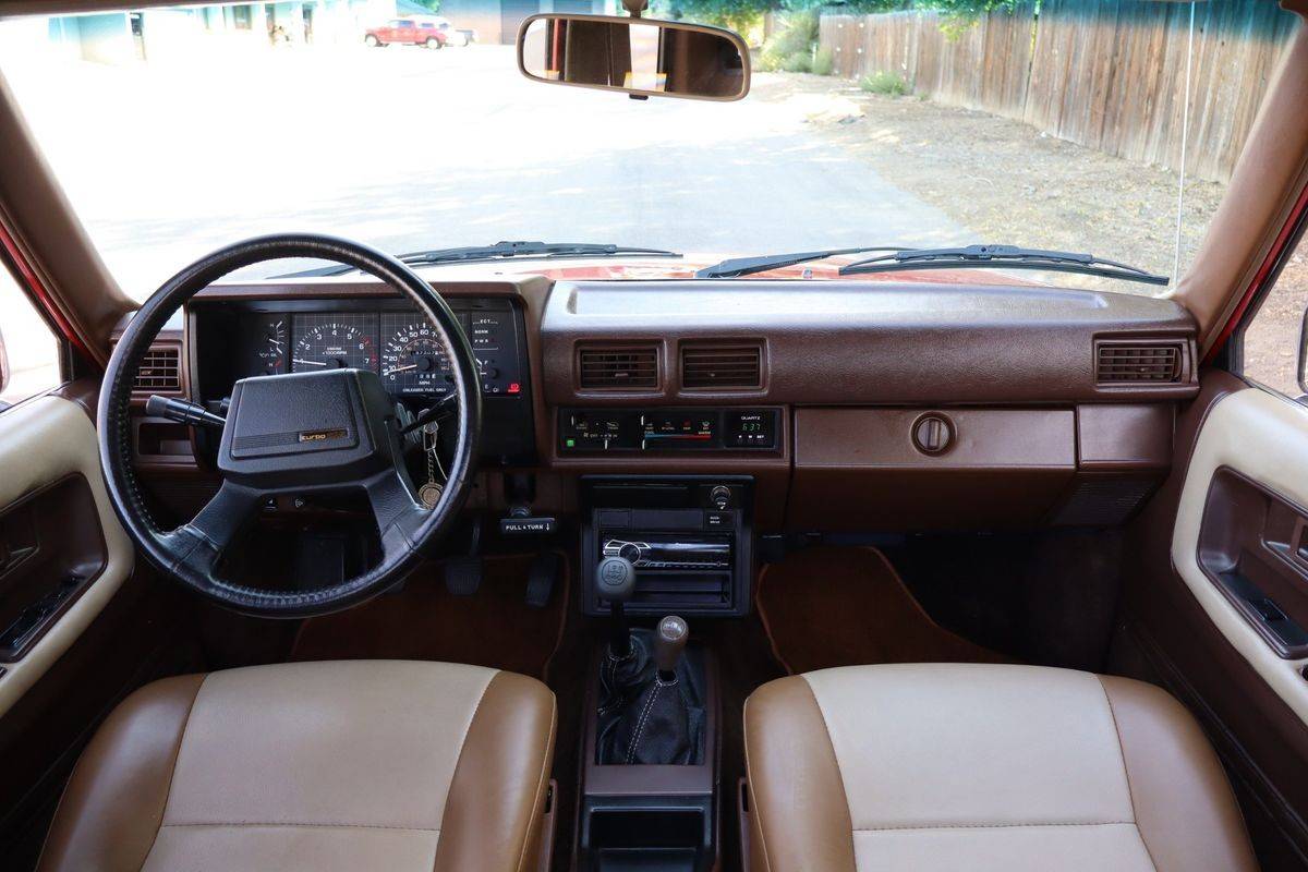 Toyota-pickup-1986-red-15