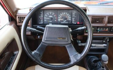 Toyota-pickup-1986-red-17