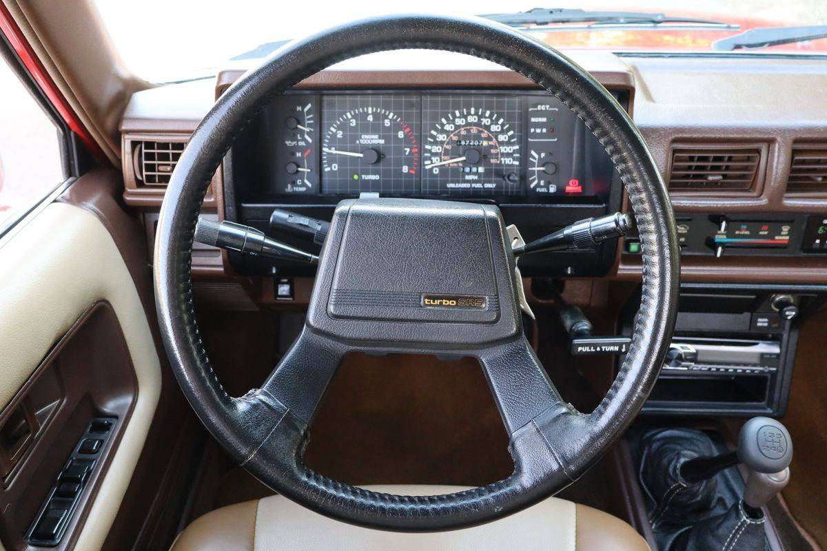 Toyota-pickup-1986-red-17