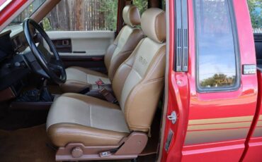 Toyota-pickup-1986-red-18