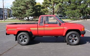 Toyota-pickup-1986-red-2