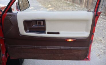 Toyota-pickup-1986-red-23
