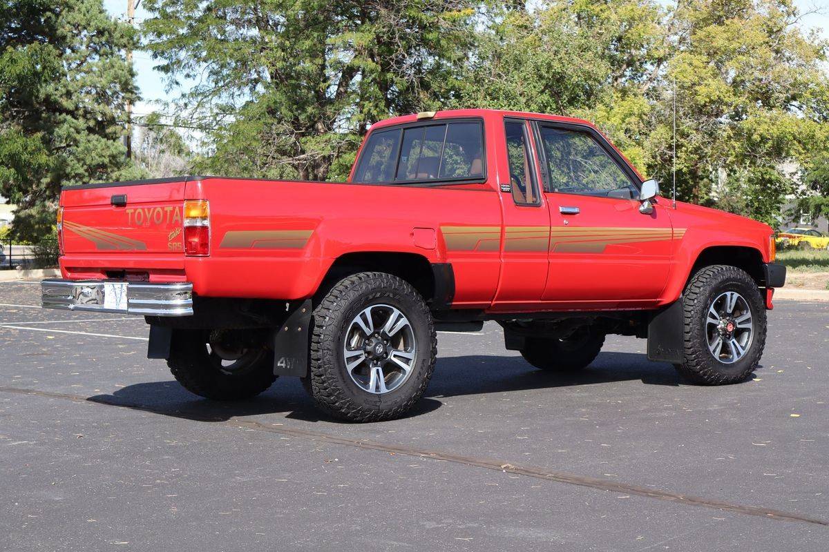 Toyota-pickup-1986-red-4