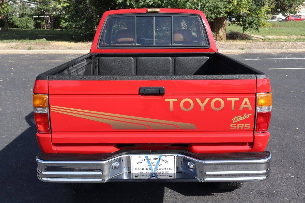 Toyota-pickup-1986-red-5