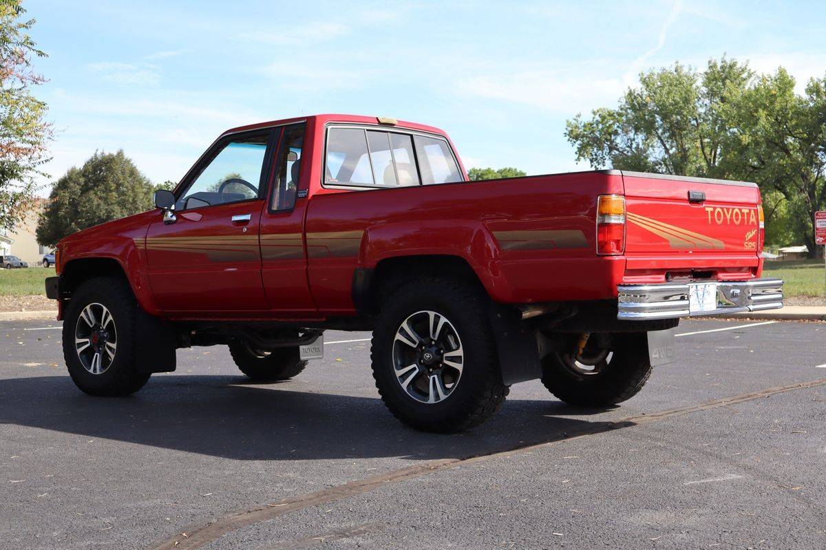 Toyota-pickup-1986-red-6