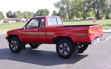 Toyota-pickup-1986-red-7