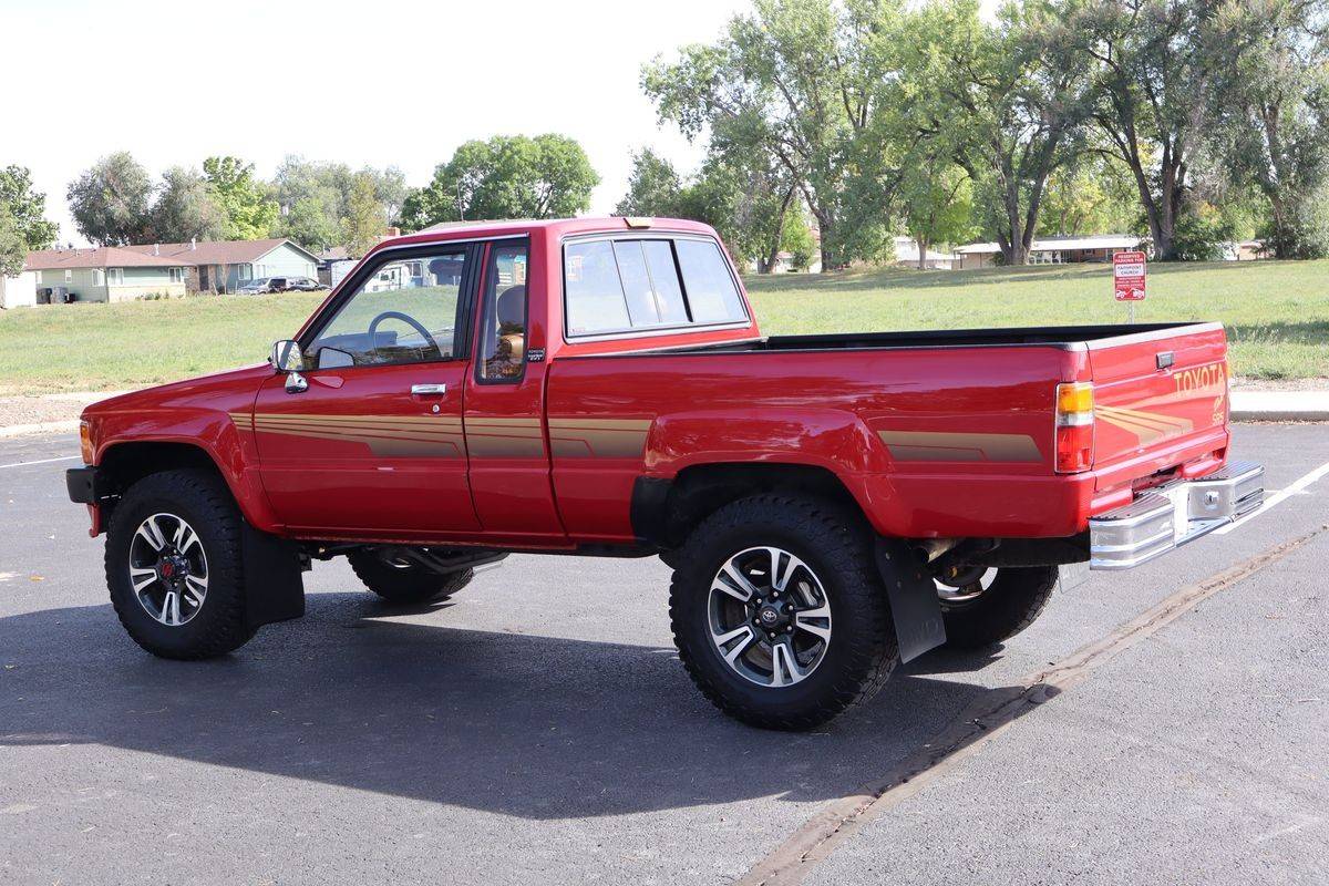 Toyota-pickup-1986-red-7