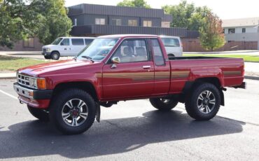 Toyota-pickup-1986-red-9
