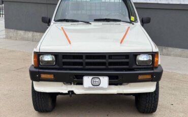 Toyota-pickup-1986-white-11