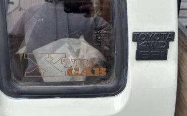Toyota-pickup-1986-white-13
