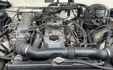 Toyota-pickup-1986-white-14