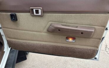 Toyota-pickup-1986-white-18