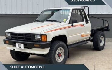 Toyota-pickup-1986-white-2