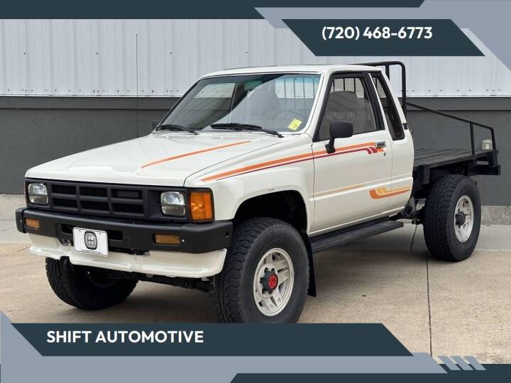 Toyota-pickup-1986-white-2