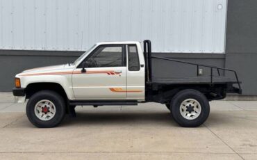 Toyota-pickup-1986-white-3