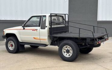 Toyota-pickup-1986-white-4