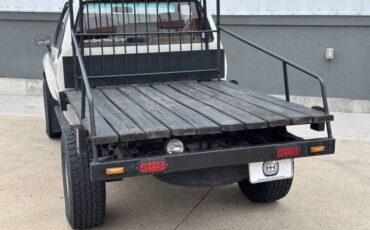 Toyota-pickup-1986-white-5