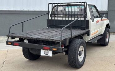 Toyota-pickup-1986-white-7