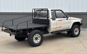 Toyota-pickup-1986-white-8