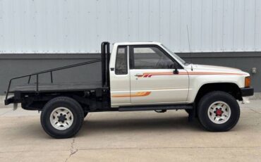Toyota-pickup-1986-white-9
