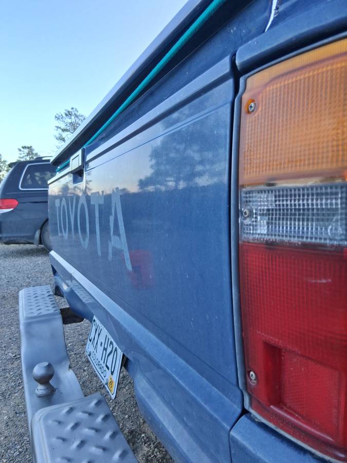 Toyota-pickup-1987-blue-13
