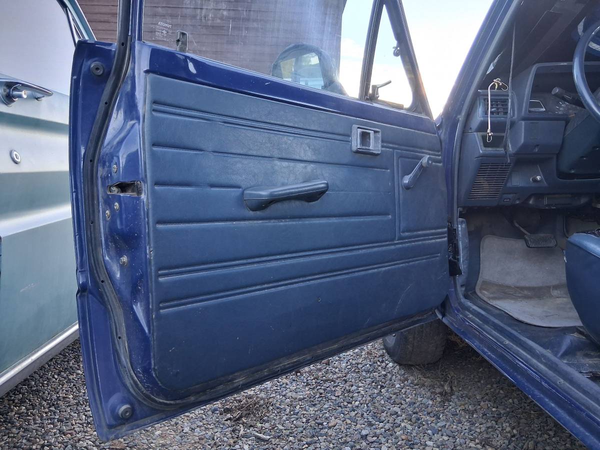 Toyota-pickup-1987-blue-17