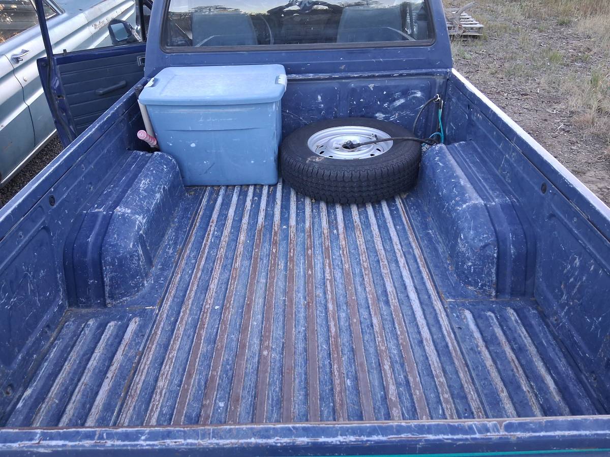 Toyota-pickup-1987-blue-18